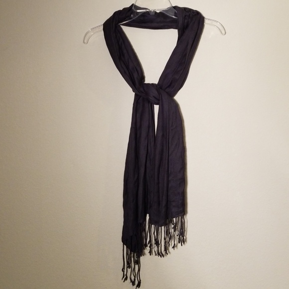 Scarf - Picture 1 of 3